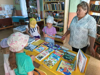 Елань. Поступление новой литературы